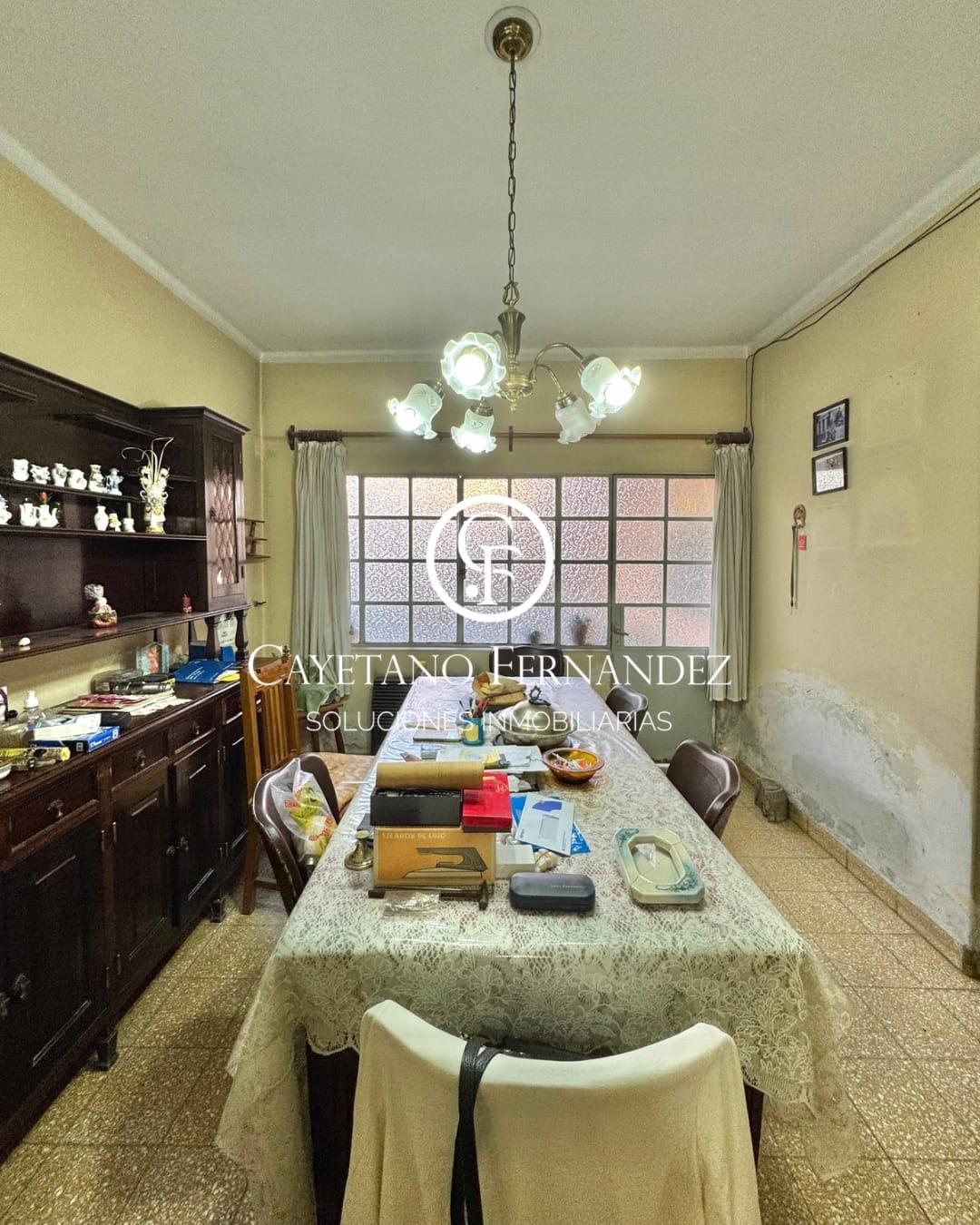 CASA EN VENTA! URQUIZA AL 1.300