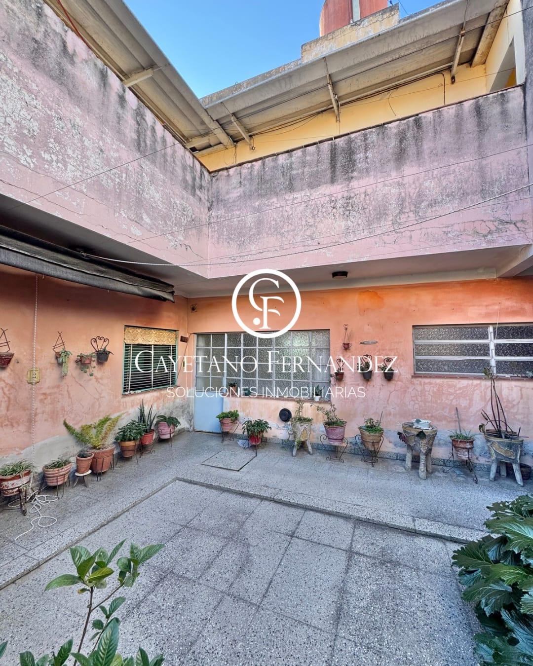CASA EN VENTA! URQUIZA AL 1.300