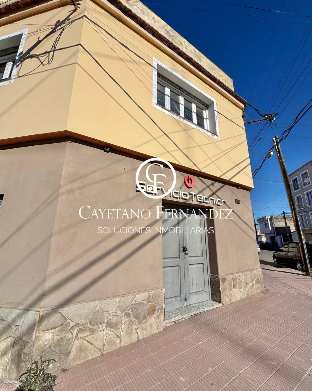 CASA EN VENTA! URQUIZA AL 1.300