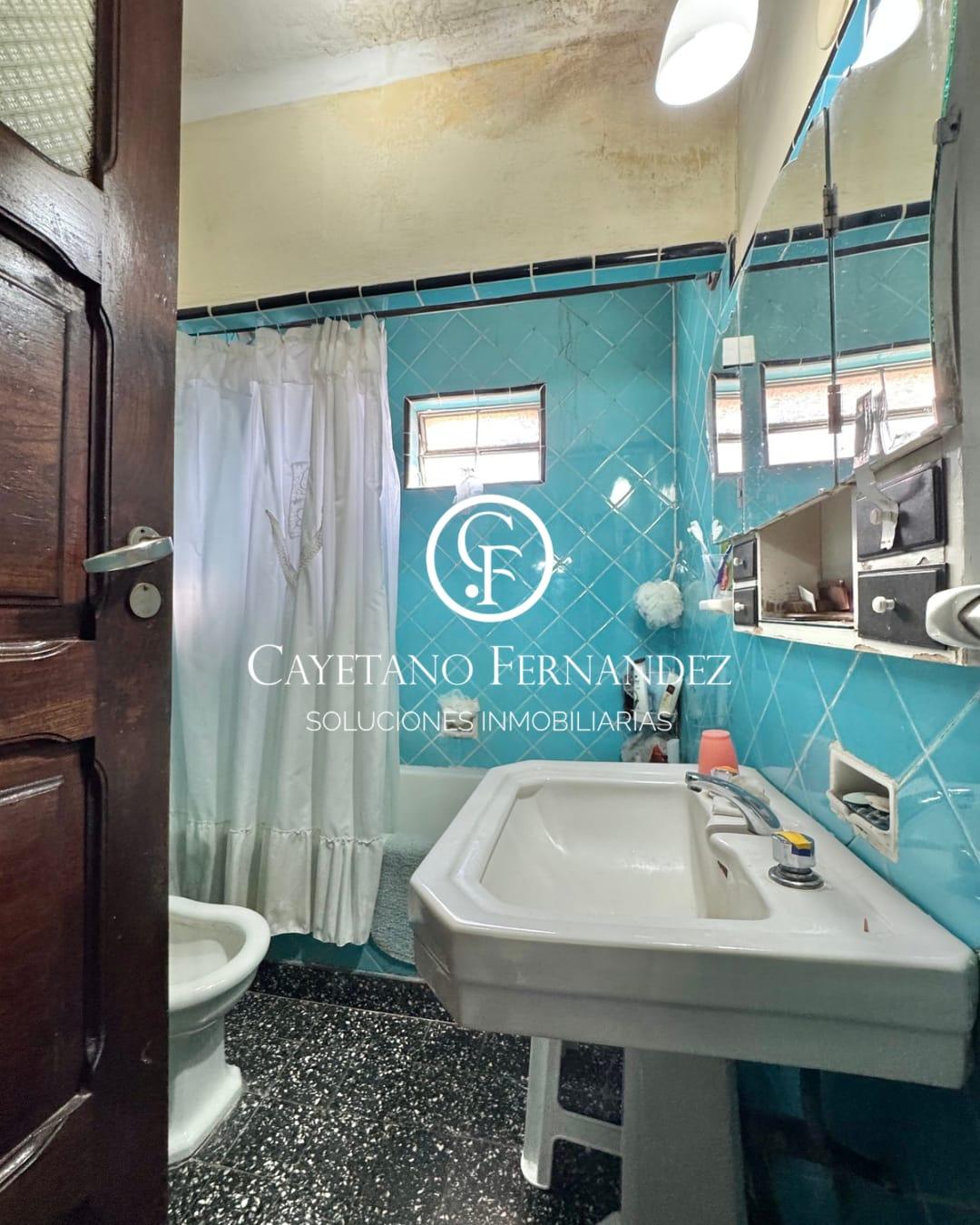 CASA EN VENTA! URQUIZA AL 1.300