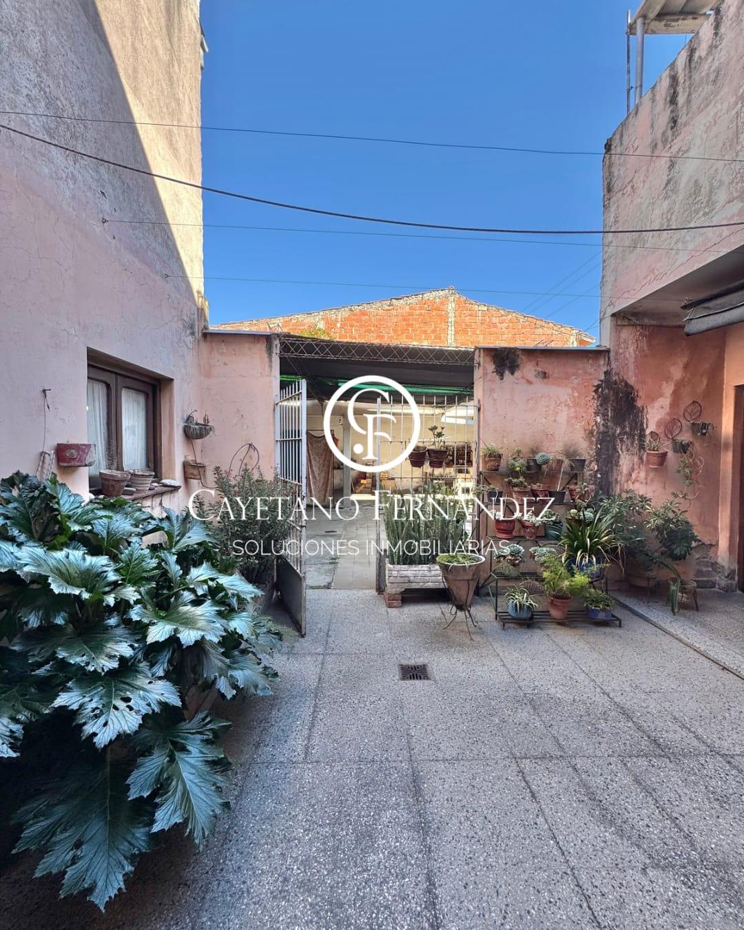 CASA EN VENTA! URQUIZA AL 1.300