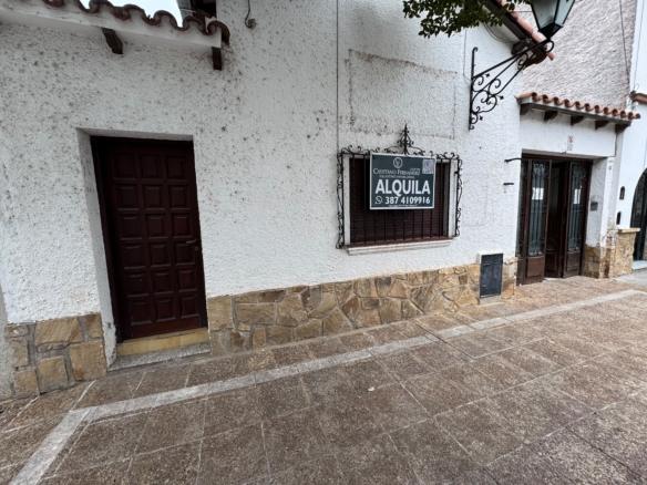 CASA EN ALQUILER!!! Rivadavia al 200
